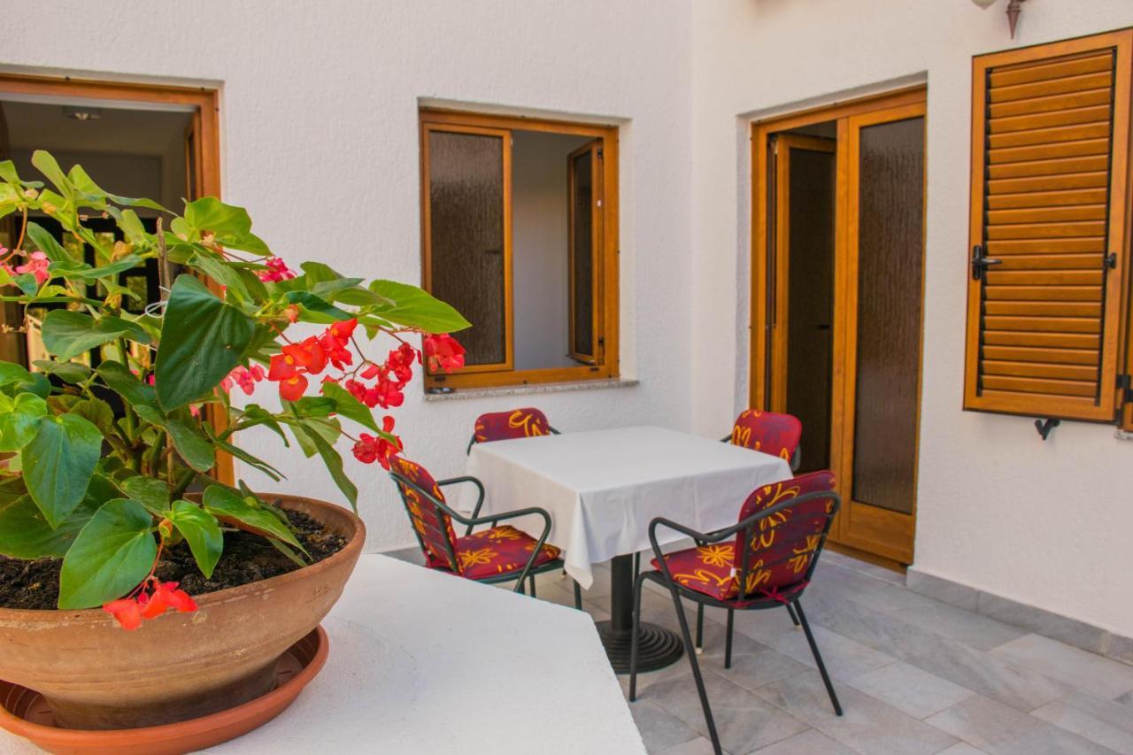 Apartments White & Green In Malinska Ngoại thất bức ảnh