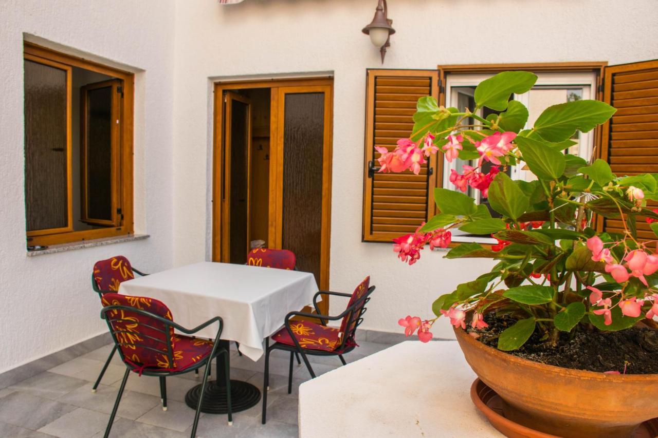 Apartments White & Green In Malinska Ngoại thất bức ảnh