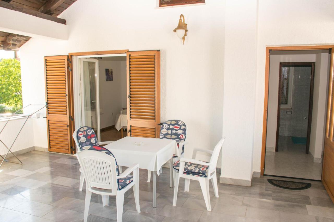 Apartments White & Green In Malinska Ngoại thất bức ảnh